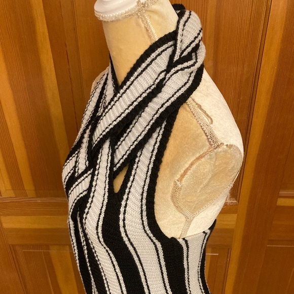 Nwt, Lavishly Paris Criss Cross Knit Sleeveless Top. - Picture 12 of 16